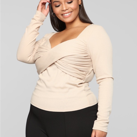 Fashion Nova twisted for you top - Picture 2 of 4